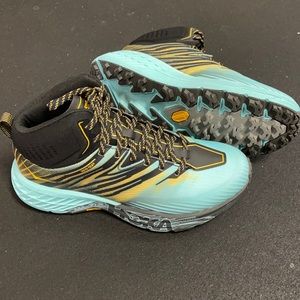 Women’s Hoka Speegoat Mid Size 8.5 BRAND NEW
